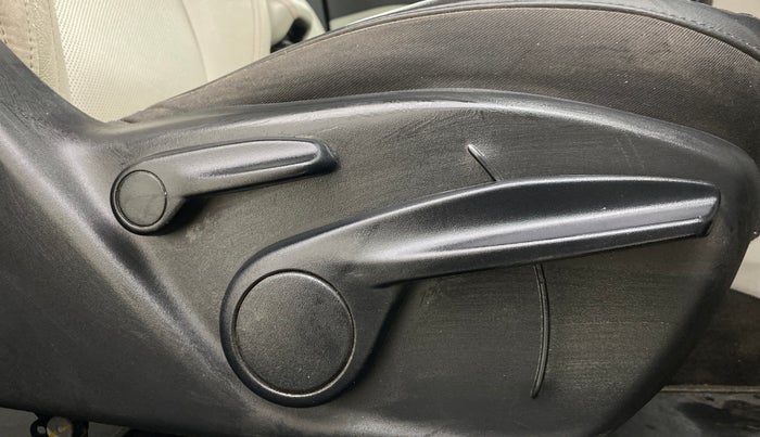 2018 Jeep Compass LIMITED 2.0 DIESEL, Diesel, Manual, 1,38,046 km, Driver Side Adjustment Panel