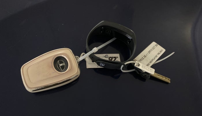 2022 Tata ALTROZ XZA PLUS, Petrol, Automatic, 45,031 km, Key Close Up