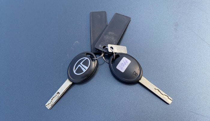 2022 Tata PUNCH PURE MT, Petrol, Manual, 24,174 km, Key Close Up