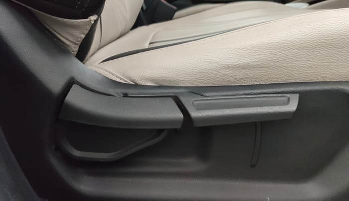 2024 Hyundai VENUE S(O) 1.2, Petrol, Manual, 23,423 km, Driver Side Adjustment Panel