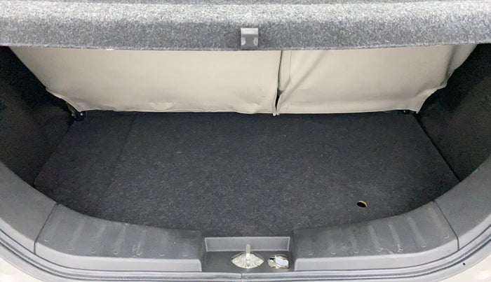 2016 Maruti Wagon R 1.0 VXI AMT, Petrol, Automatic, 38,213 km, Boot Inside