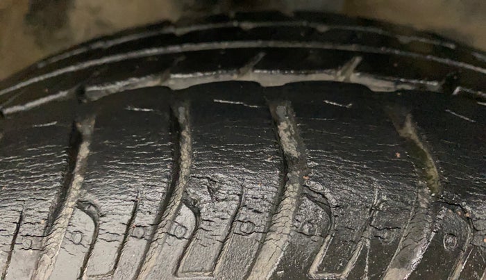 2016 Maruti Wagon R 1.0 VXI AMT, Petrol, Automatic, 38,213 km, Right Front Tyre Tread