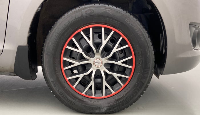 2012 Maruti Swift VXI D, Petrol, Manual, 85,874 km, Right Front Wheel