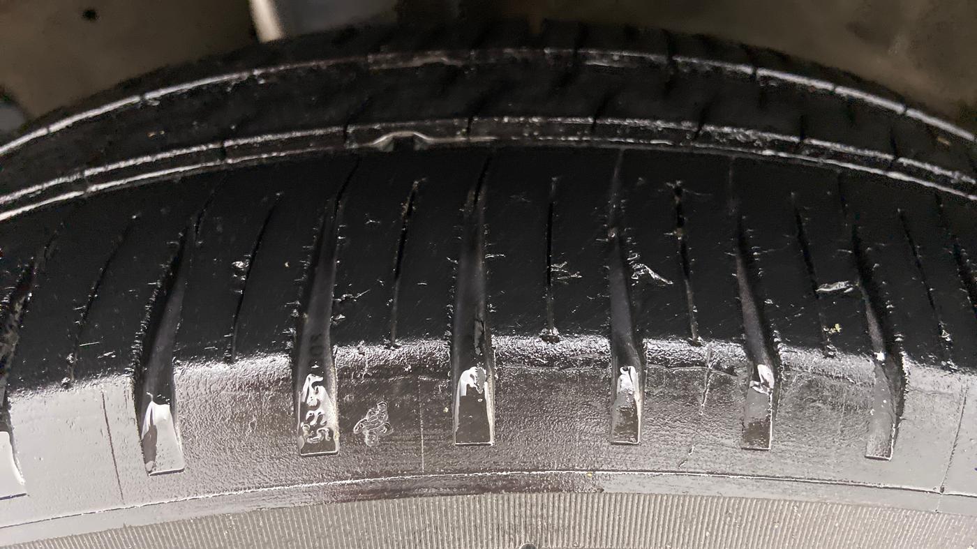 2012 Maruti Swift VXI D, Petrol, Manual, 85,874 km, Left Front Tyre Tread