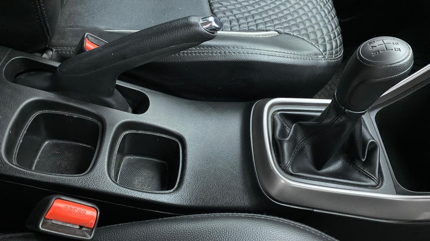 2021 Maruti S Cross SIGMA 1.5, Petrol, Manual, 20,464 km, Gear Lever