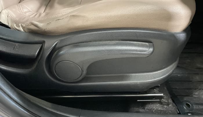 2017 Hyundai Elite i20 ASTA 1.2, Petrol, Manual, 73,172 km, Driver Side Adjustment Panel