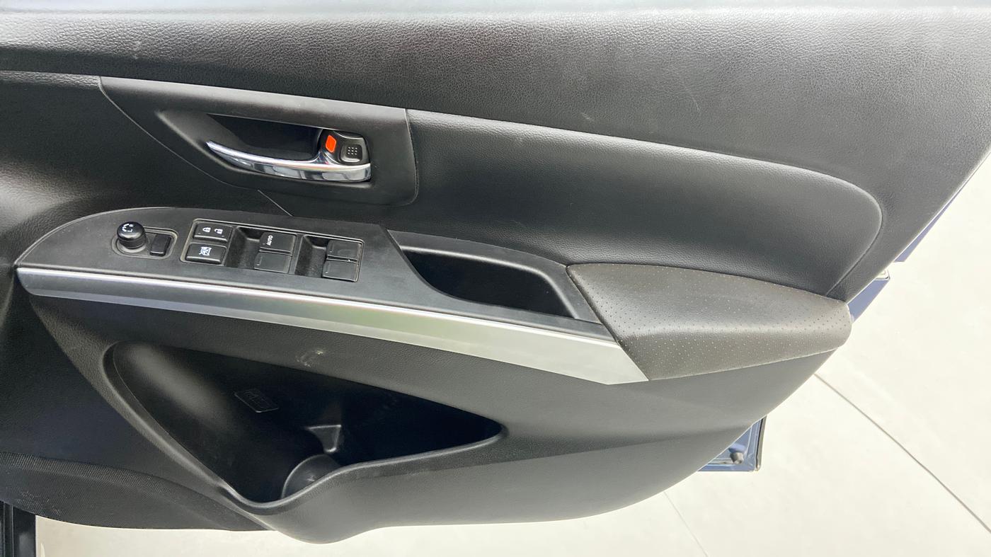 2018 Maruti S Cross ALPHA SHVS, Diesel, Manual, 13,941 km, Driver Side Door Panels Control