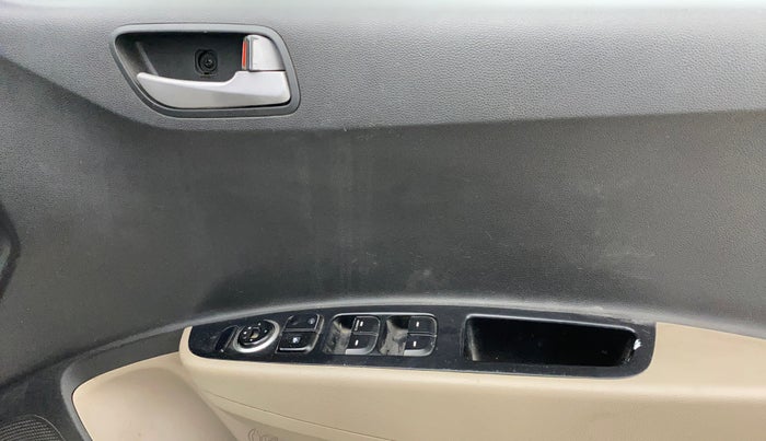 2014 Hyundai Grand i10 ASTA AT 1.2 KAPPA VTVT, CNG, Automatic, 95,515 km, Driver Side Door Panels Control