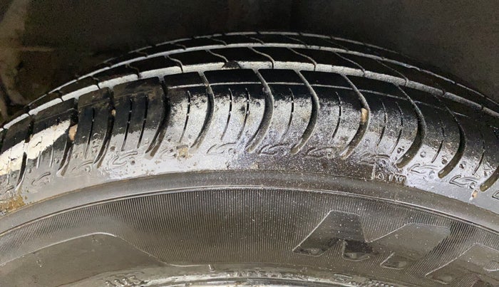 2014 Hyundai Grand i10 ASTA AT 1.2 KAPPA VTVT, CNG, Automatic, 95,515 km, Right Rear Tyre Tread