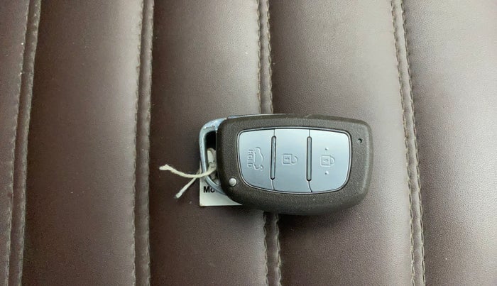 2014 Hyundai Grand i10 ASTA AT 1.2 KAPPA VTVT, CNG, Automatic, 95,515 km, Key Close Up