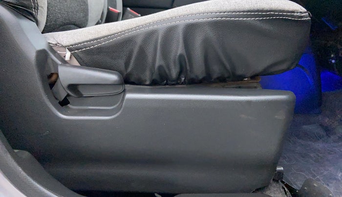 2014 Maruti Wagon R 1.0 VXI, Petrol, Manual, 39,049 km, Driver Side Adjustment Panel