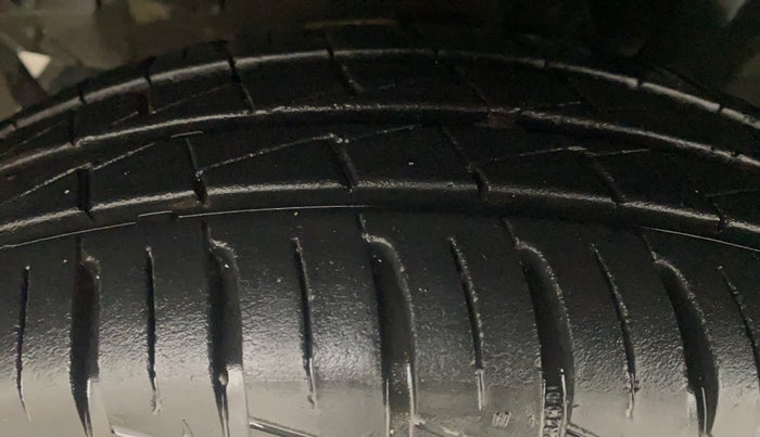 2024 Renault Kwid RXL(O) 1.0L AMT, Petrol, Automatic, 5,470 km, Left Front Tyre Tread