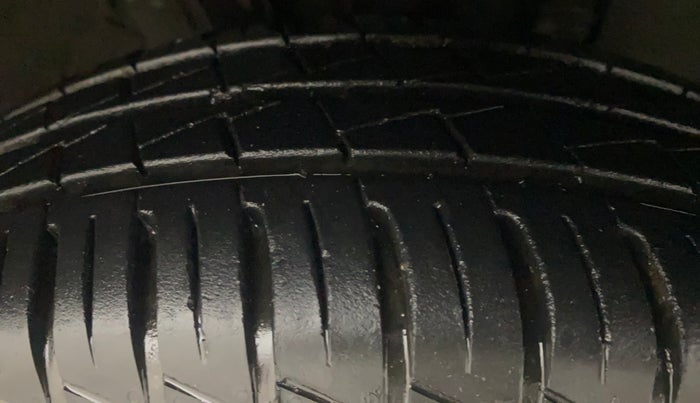 2024 Renault Kwid RXL(O) 1.0L AMT, Petrol, Automatic, 5,470 km, Right Front Tyre Tread