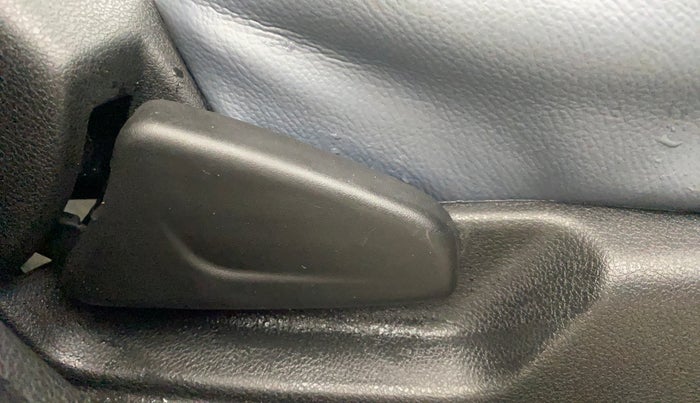 2024 Renault Kwid RXL(O) 1.0L AMT, Petrol, Automatic, 5,470 km, Driver Side Adjustment Panel