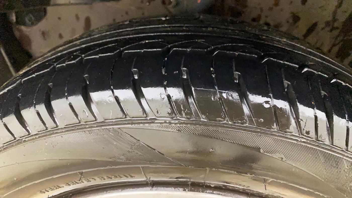 2015 Honda Amaze 1.2L I-VTEC S, Petrol, Manual, 1,25,429 km, Left Front Tyre Tread