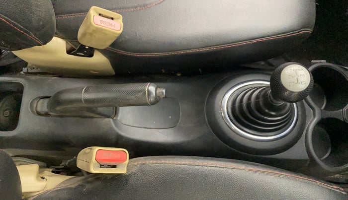 2015 Honda Amaze 1.2L I-VTEC S, Petrol, Manual, 1,25,429 km, Gear Lever