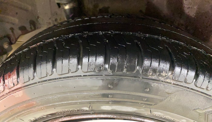 2015 Honda Amaze 1.2L I-VTEC S, Petrol, Manual, 1,25,429 km, Right Rear Tyre Tread