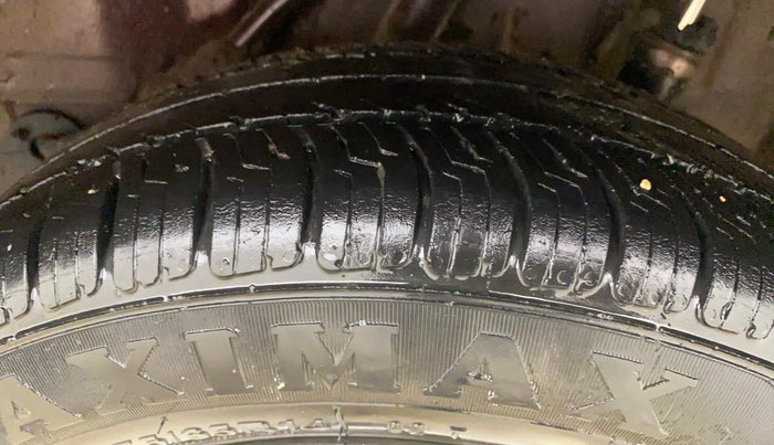 2015 Honda Amaze 1.2L I-VTEC S, Petrol, Manual, 1,25,429 km, Left Rear Tyre Tread