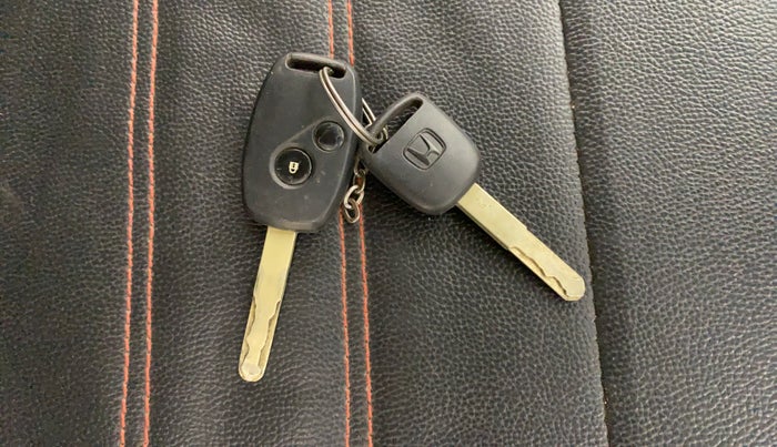 2015 Honda Amaze 1.2L I-VTEC S, Petrol, Manual, 1,25,429 km, Key Close Up