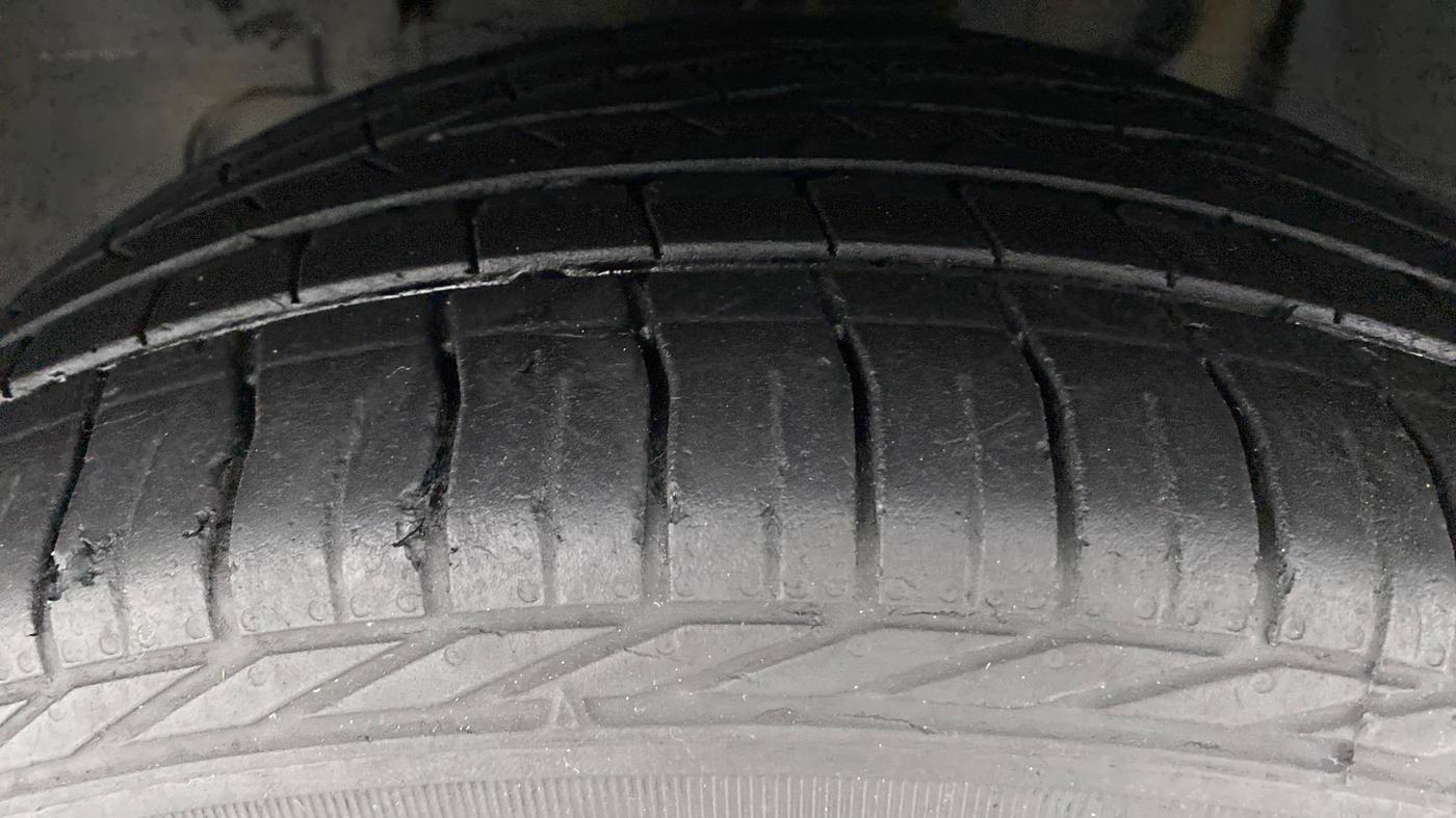 2020 Tata NEXON XZA+ (O) 1.5  RTQ, Diesel, Automatic, 20,051 km, Left Front Tyre Tread