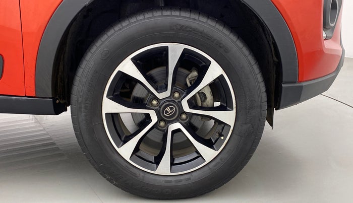 2020 Tata NEXON XZA+ (O) 1.5  RTQ, Diesel, Automatic, 20,051 km, Right Front Wheel
