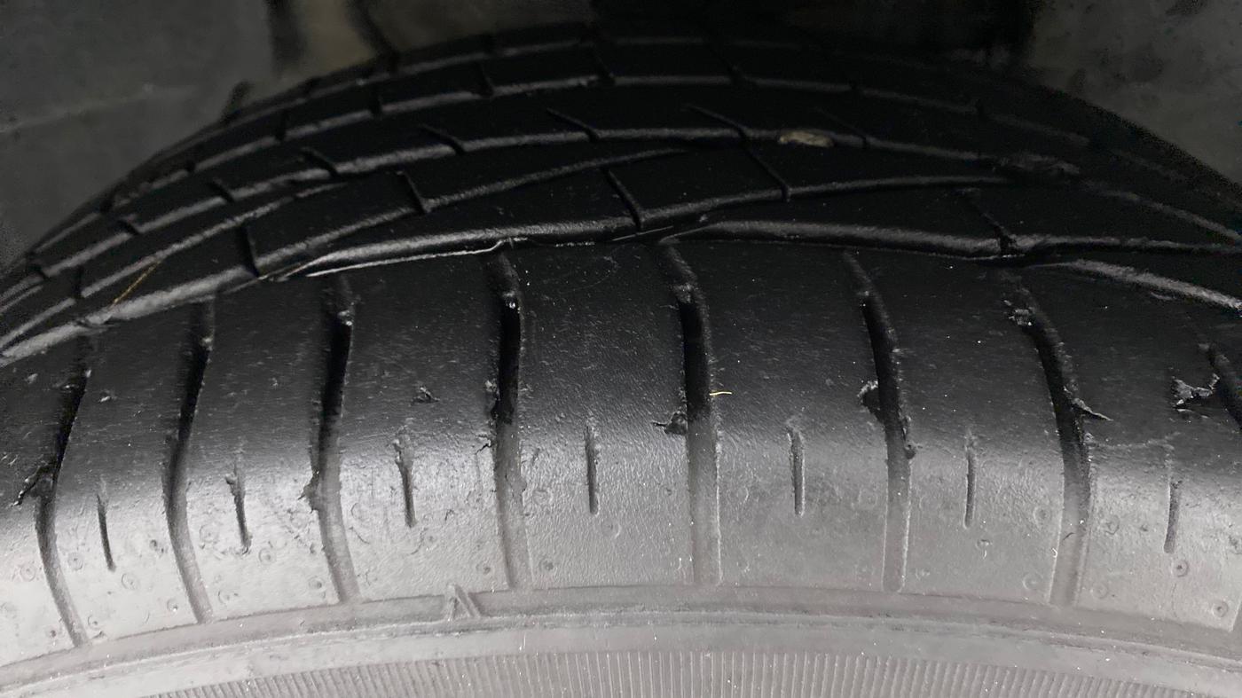 2020 Tata NEXON XZA+ (O) 1.5  RTQ, Diesel, Automatic, 20,051 km, Right Front Tyre Tread