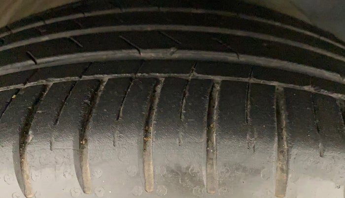 2021 MG HECTOR PLUS SHARP 1.5 PETROL TURBO DCT 6-STR, Petrol, Automatic, 31,138 km, Right Front Tyre Tread