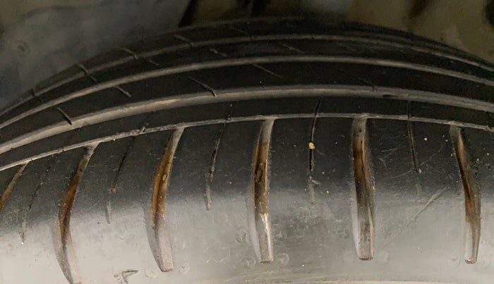 2021 MG HECTOR PLUS SHARP 1.5 PETROL TURBO DCT 6-STR, Petrol, Automatic, 31,138 km, Left Front Tyre Tread