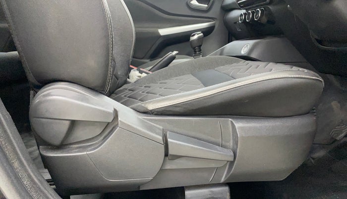 2022 Nissan MAGNITE XV PREMIUM TURBO (O), Petrol, Manual, 30,581 km, Driver Side Adjustment Panel