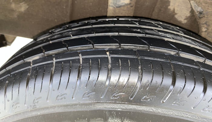 2022 Nissan MAGNITE XV PREMIUM TURBO (O), Petrol, Manual, 30,581 km, Right Rear Tyre Tread