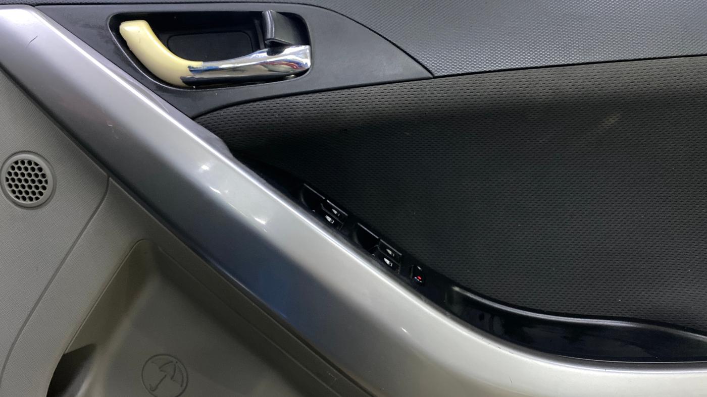 2018 Tata NEXON XZA PLUS DIESEL DUAL TONE, Diesel, Automatic, 90,714 km, Driver Side Door Panels Control