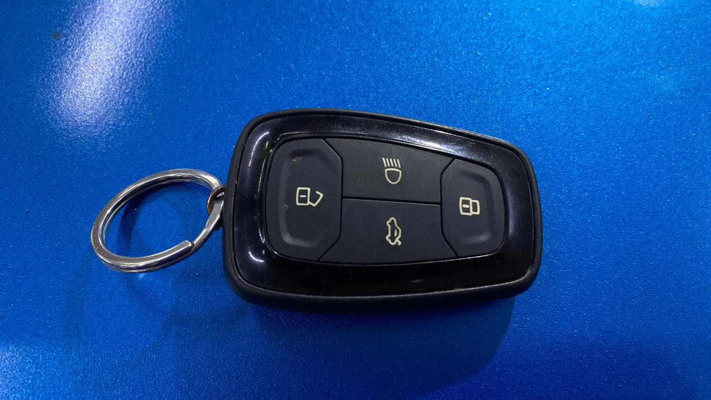 2018 Tata NEXON XZA PLUS DIESEL DUAL TONE, Diesel, Automatic, 90,714 km, Key Close Up