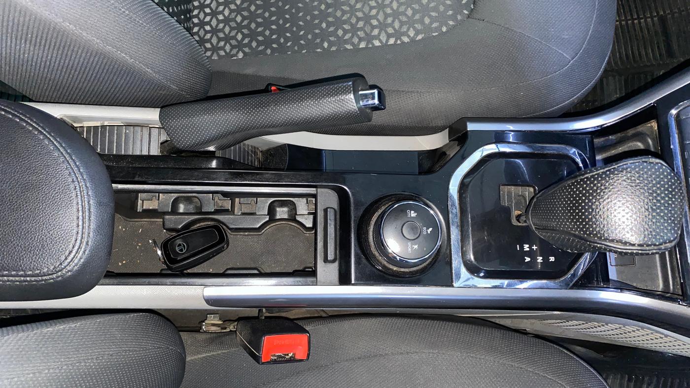 2018 Tata NEXON XZA PLUS DIESEL DUAL TONE, Diesel, Automatic, 90,714 km, Gear Lever