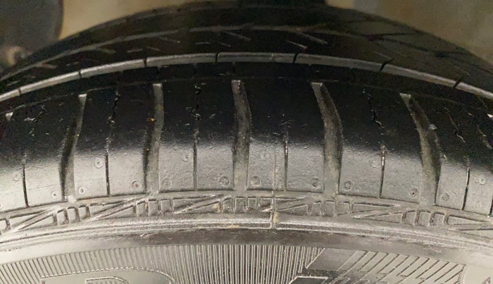 2017 Hyundai Grand i10 SPORTZ (O) 1.2 AT VTVT, Petrol, Automatic, 79,360 km, Left Front Tyre Tread