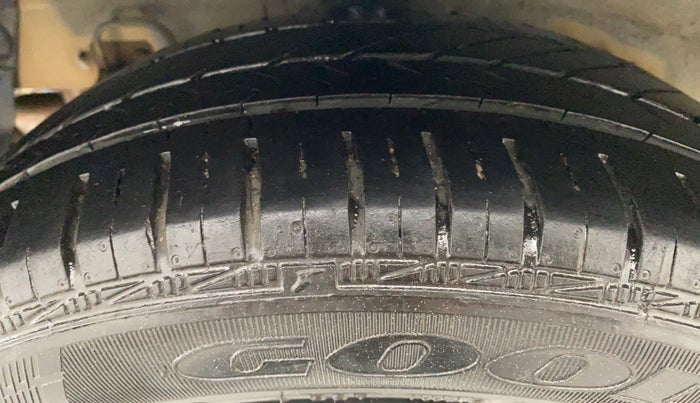 2017 Hyundai Grand i10 SPORTZ (O) 1.2 AT VTVT, Petrol, Automatic, 79,360 km, Right Rear Tyre Tread