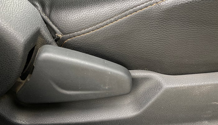 2016 Renault Kwid RXT 0.8, Petrol, Manual, 56,130 km, Driver Side Adjustment Panel