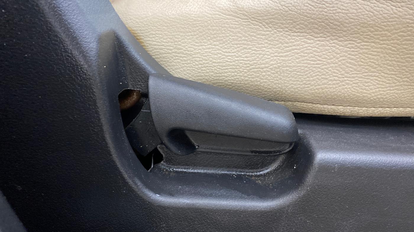 2016 Maruti Wagon R 1.0 VXI, Petrol, Manual, 1,13,086 km, Driver Side Adjustment Panel