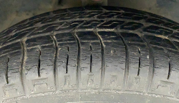 2013 Maruti Alto 800 LXI, Petrol, Manual, 31,901 km, Right Front Tyre Tread