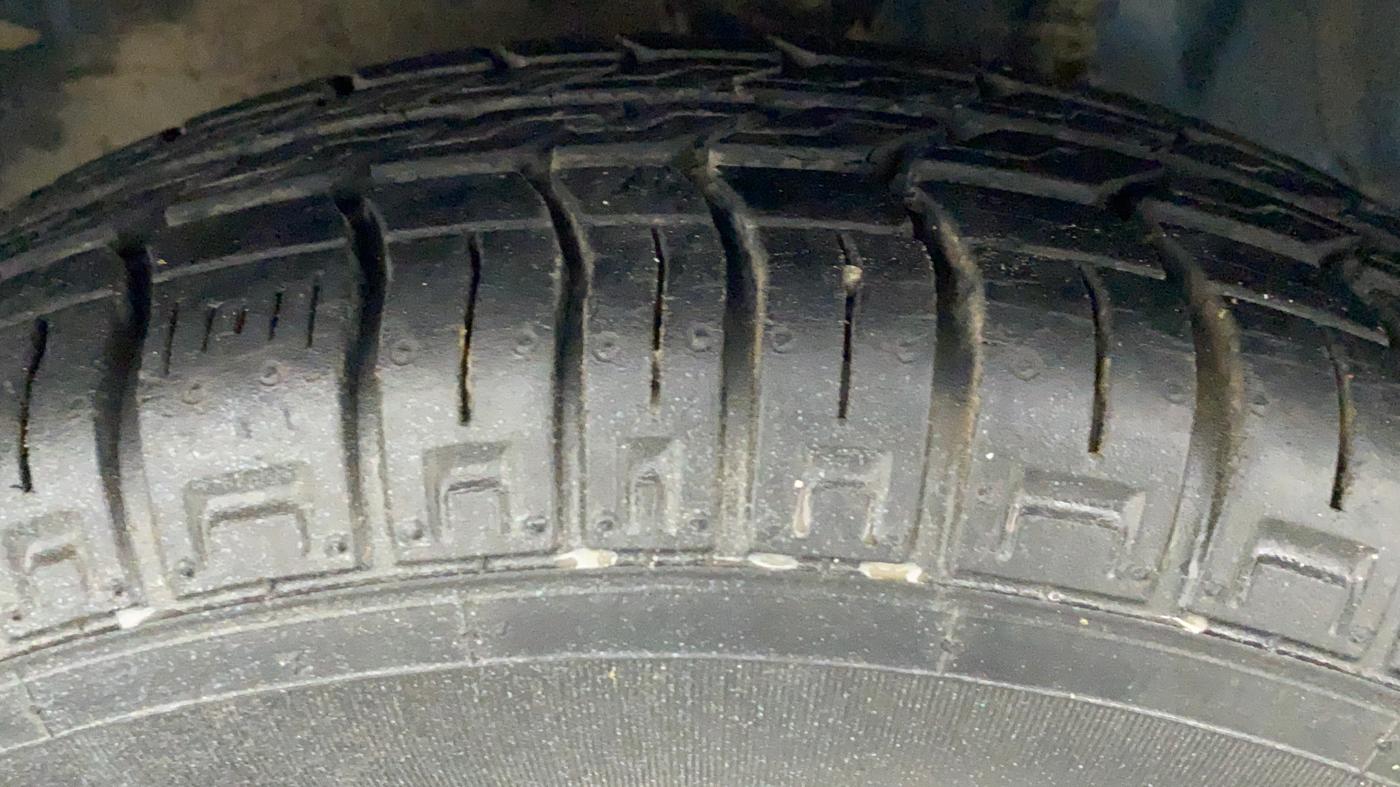 2013 Maruti Alto 800 LXI, Petrol, Manual, 31,901 km, Left Front Tyre Tread