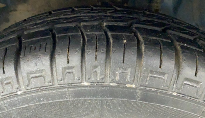 2013 Maruti Alto 800 LXI, Petrol, Manual, 31,901 km, Left Front Tyre Tread