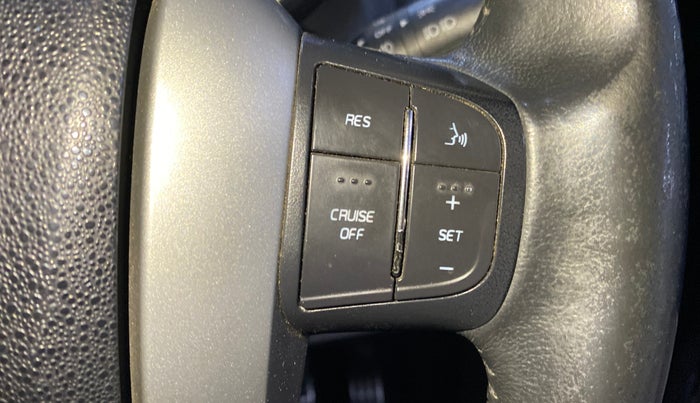 2017 Mahindra XUV500 W9 AT, Diesel, Automatic, 86,529 km, Adaptive Cruise Control