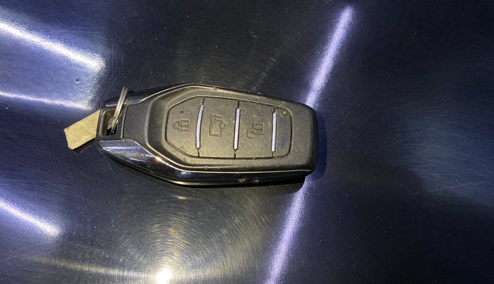 2017 Mahindra XUV500 W9 AT, Diesel, Automatic, 86,529 km, Key Close Up