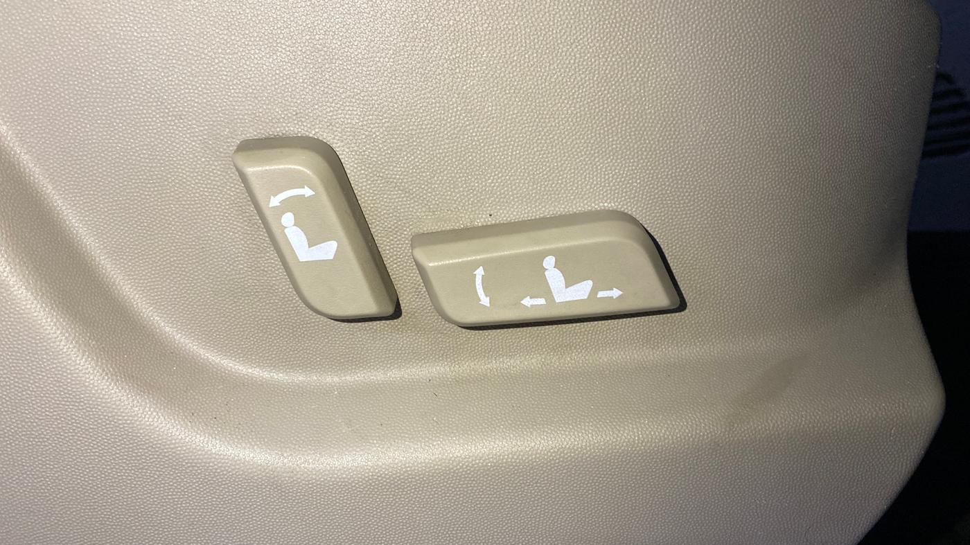 2017 Mahindra XUV500 W9 AT, Diesel, Automatic, 86,602 km, Driver Side Adjustment Panel