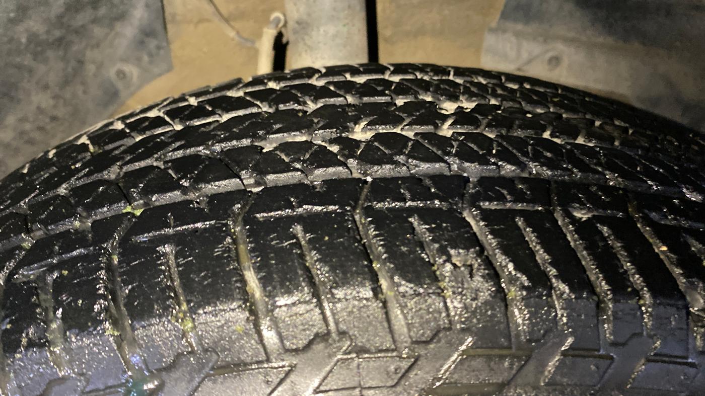 2017 Mahindra XUV500 W9 AT, Diesel, Automatic, 86,602 km, Right Front Tyre Tread