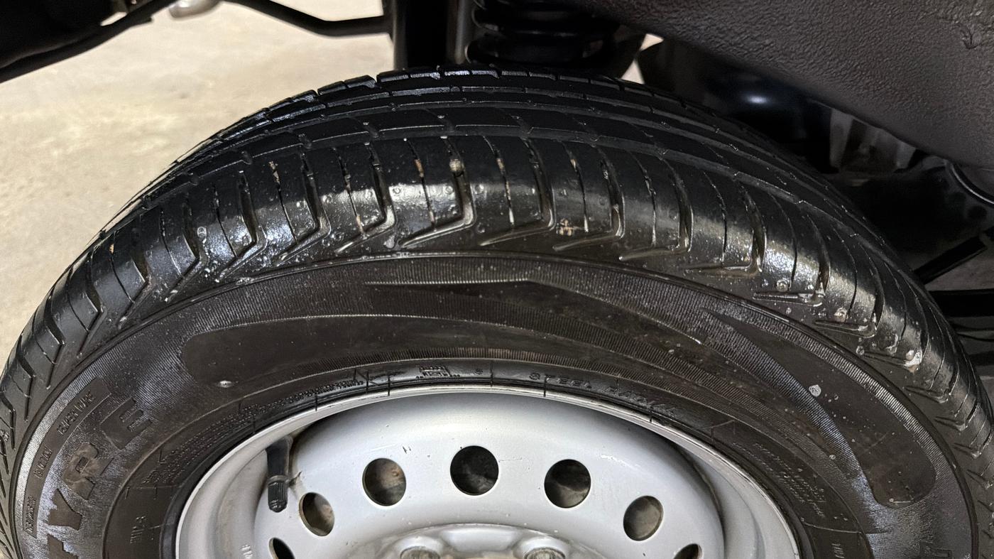 2023 Maruti Eeco  5 STR STD, Petrol, Manual, 45,240 km, Right Rear Tyre Tread