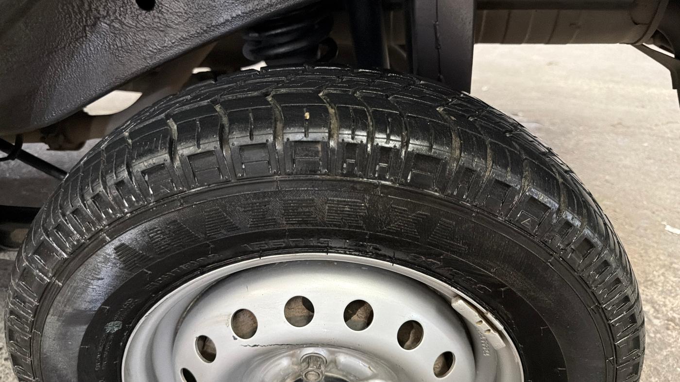 2023 Maruti Eeco  5 STR STD, Petrol, Manual, 45,240 km, Left Rear Tyre Tread