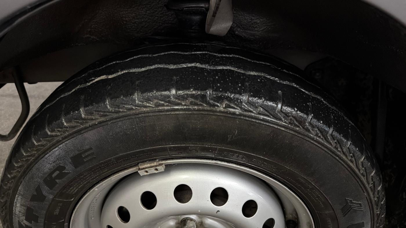 2023 Maruti Eeco  5 STR STD, Petrol, Manual, 45,240 km, Left Front Tyre Tread