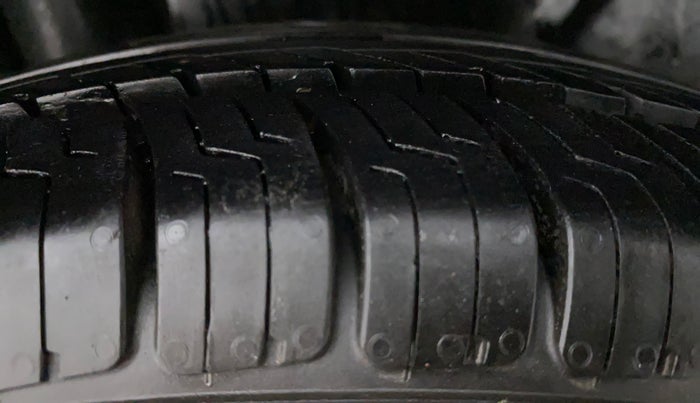 2013 Maruti Swift Dzire VDI, Diesel, Manual, 66,408 km, Right Rear Tyre Tread