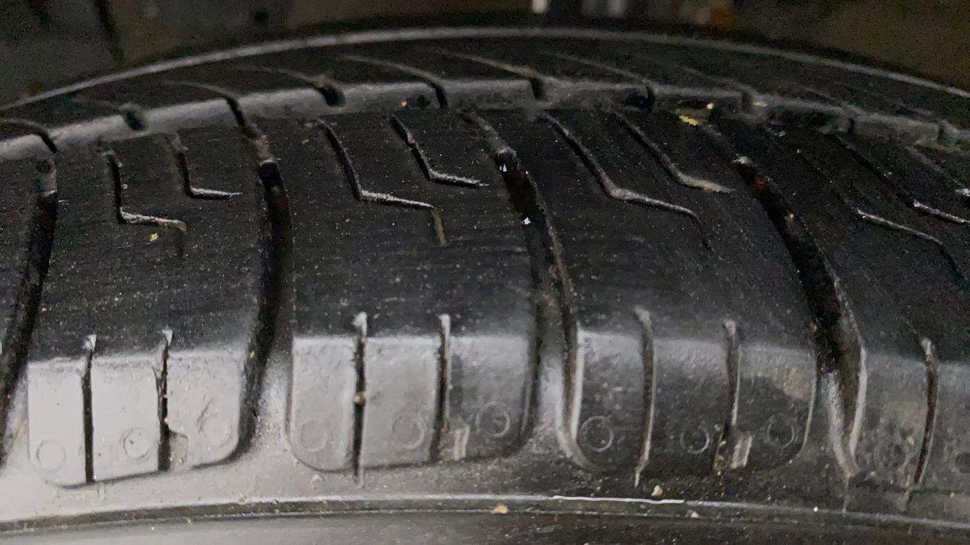 2013 Maruti Swift Dzire VDI, Diesel, Manual, 66,408 km, Left Front Tyre Tread