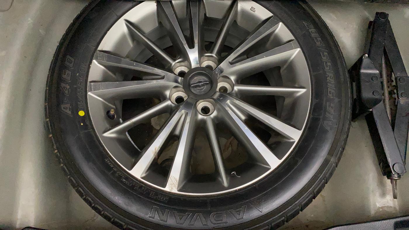 2016 Toyota Corolla Altis VL CVT PETROL, CNG, Automatic, 1,11,426 km, Spare Tyre